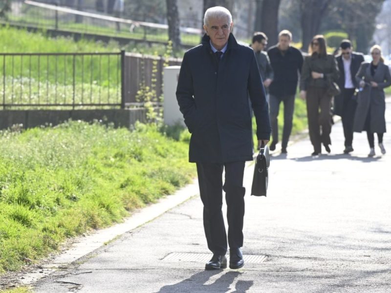 VRAĆEN U PSIHIJATRIJSKU USTANOVU: Dečak ubica iz Ribnikara pet sati odgovarao na suđenju roditeljima!