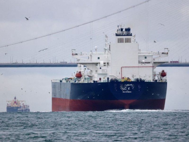 DRON POGODIO TURSKI TANKER U BOSFORU: Isplovio iz Rusije sa 140.000 tona nafte, eksplozija izazvala veliki požar!