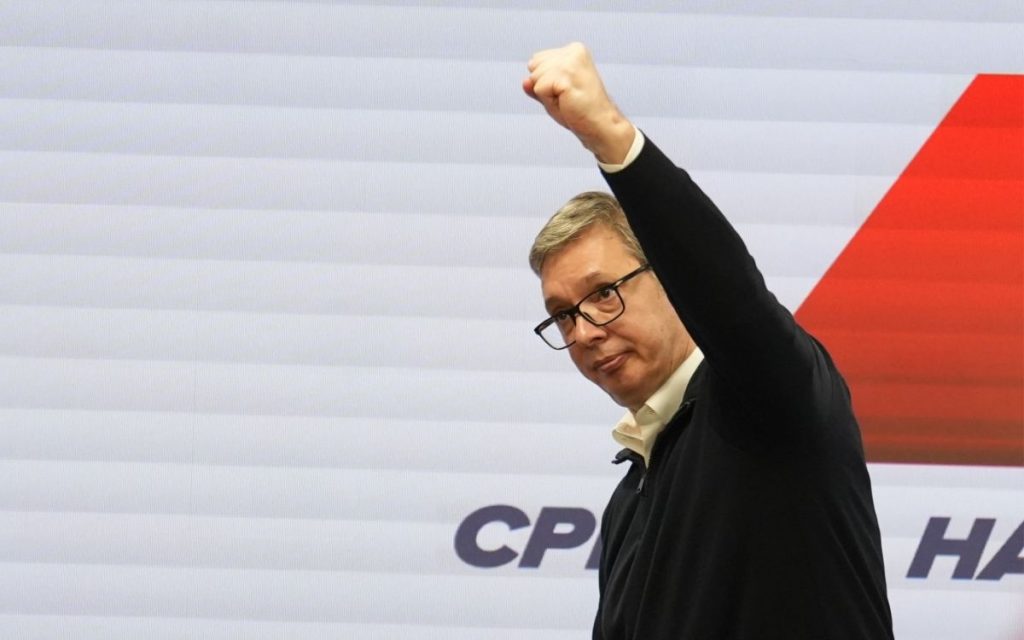 POSLE DEVET GODINA PODNEO OSTAVKU: Vučić se poslednji put obratio kao predsednik, već uveren u izborni trijumf – „Pobedićemo ih!“