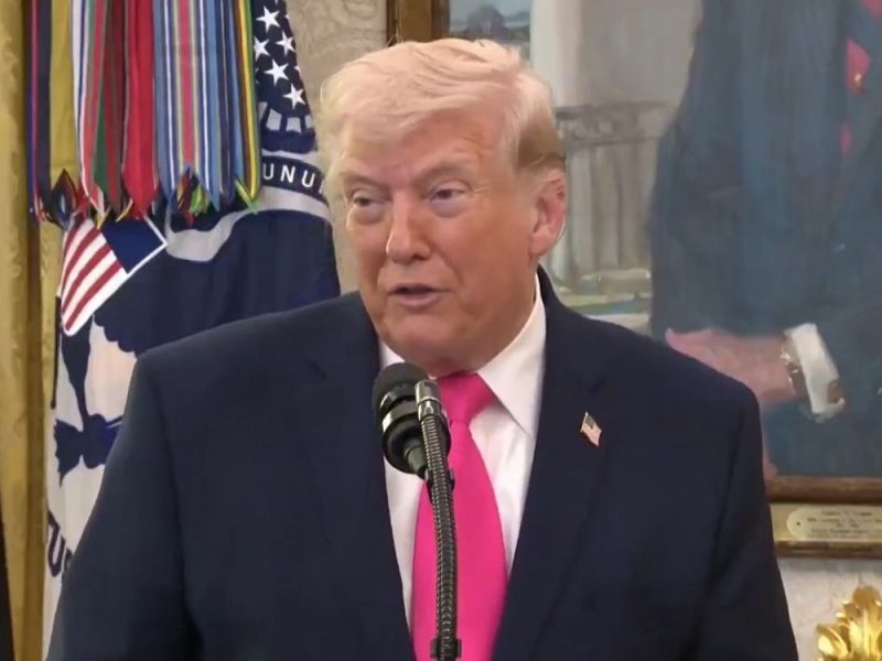 „OMILJENA OPCIJA JE DA UZMEMO NAFTU“: Tramp govorio o mogućem kopnenom napadu na Iran, tvrdi da je 20 tankera pušteno kroz Ormuski moreuz!