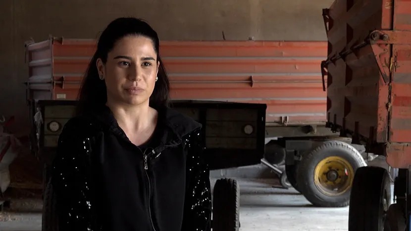 MLADA INŽINJERKA TEODORA (24) VOZI TRAKTOR KAO LIMUZINU! Voli rodno selo i nikad ne bi preselila u grad, ponosna što je nasledila oca na imanju! (FOTO)