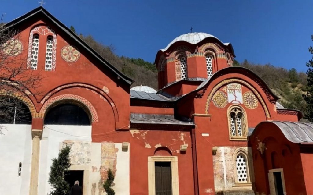 SRAMNI POKUŠAJI BRISANJA SRPSKE ISTORIJE: Albanci našu svetinju na Kosmetu proglasili „vizantijskom“, a srpske ktitore „transformatorima“!