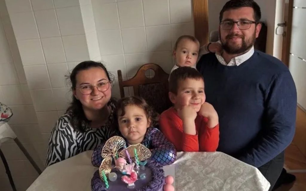 OSTALI SIROČAD U TRENU: Deca stradalog sveštenika biju životnu bitku u bolnici, srpska crkva iz Amerike pokrenula veliku akciju pomoći!