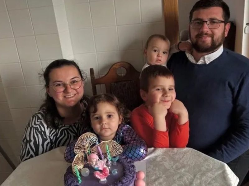 OSTALI SIROČAD U TRENU: Deca stradalog sveštenika biju životnu bitku u bolnici, srpska crkva iz Amerike pokrenula veliku akciju pomoći!