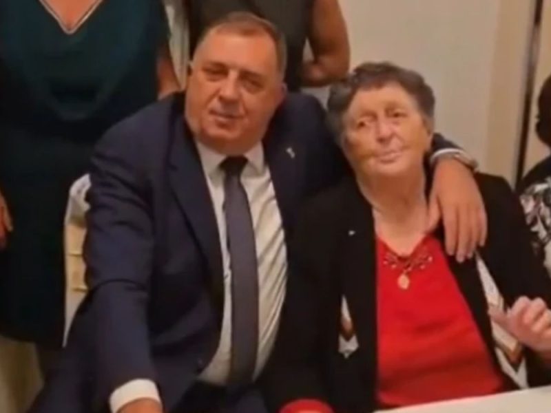 „BILA SI MOJ OSLONAC, UTEHA I SNAGA“: Preminula majka Milorada Dodika, on se dirljivom porukom oprostio od nje! (FOTO)