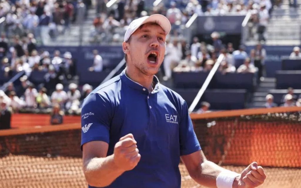 HAMAD NASTAVLJA BAJKU U BARSELONI: Srpski teniser razbio Portugalca i plasirao se u polufinale! (VIDEO)