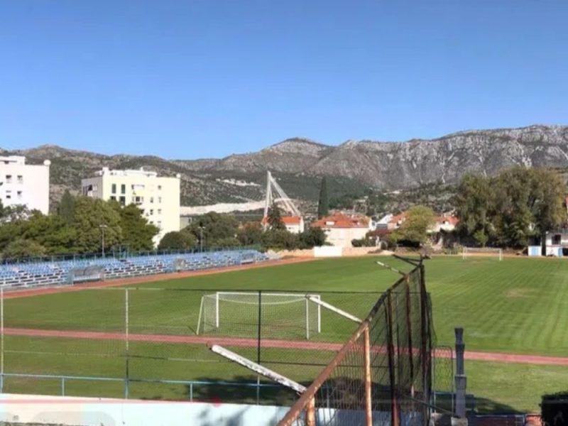 HAOS U DUBROVNIKU: Usred meča se urušile tribine stogodišnjeg stadiona, povređena jedna osoba!