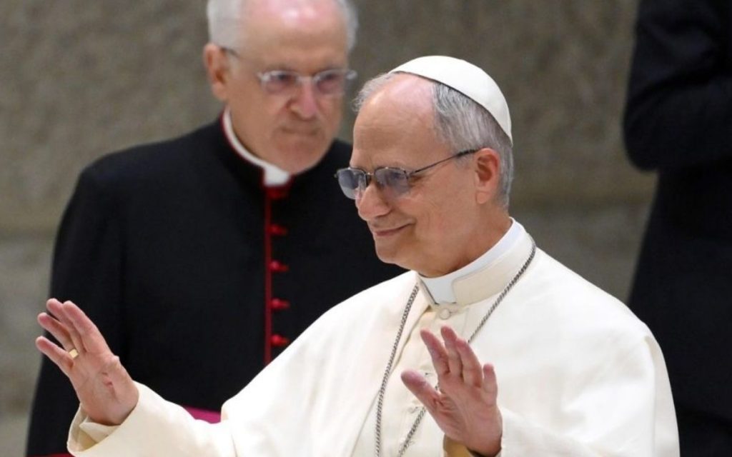 PAPA LAV XIV UDARIO NA SVETSKE LIDERE: „Svet pustoši šačica tirana, milijarde trošite na ubijanje!“