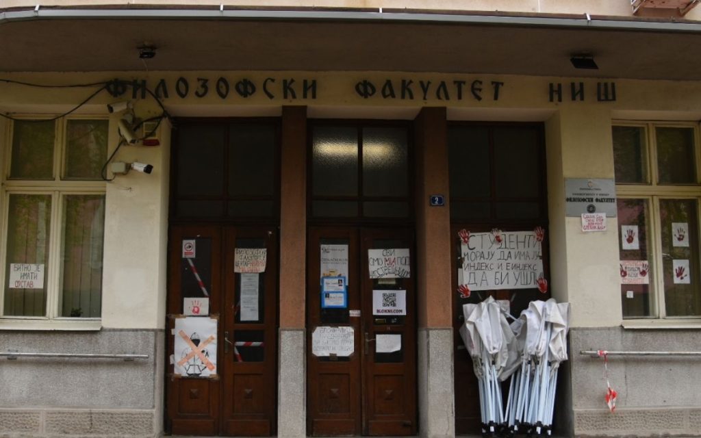 „JEDAN KORAK BLIŽE KA POBEDI“: Upravni sud privremeno zaustavio oduzimanje tri departmana Filozofskom fakultetu u Nišu!