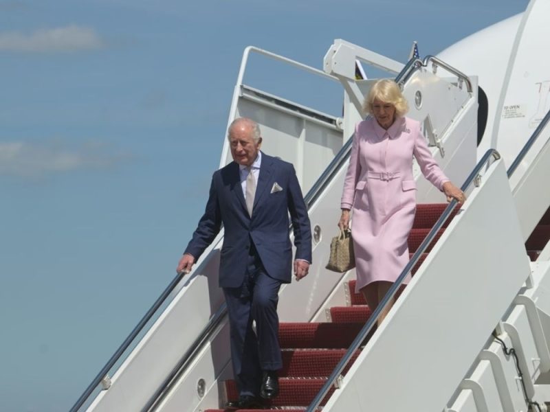 KRALJ ČARLS I KRALJICA KAMILA STIGLI U VAŠINGTON: Počela prva zvanična poseta britanskog monarha Americi od 2007. godine! (VIDEO)