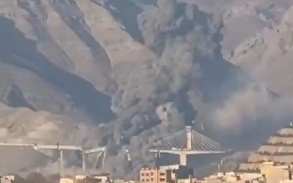 RAZOREN NAJVIŠI MOST NA BLISKOM ISTOKU: Prekinuta ključna veza Teherana i Karadža, projektil srušio giganta od 136 metara! (VIDEO)