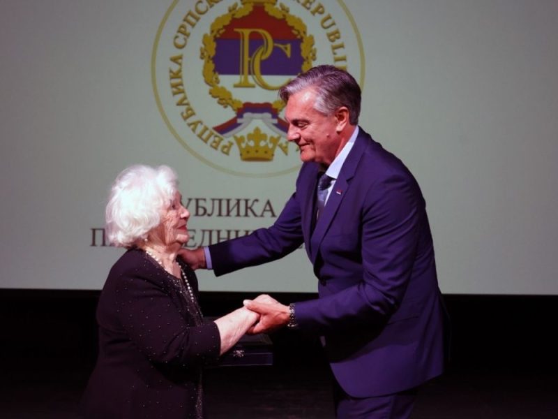 „NEKA NIKO NE DOŽIVI ONO ŠTO JA“: Heroina koja je preživela logor u Jasenovcu odlikovana u Banjaluci! (VIDEO)