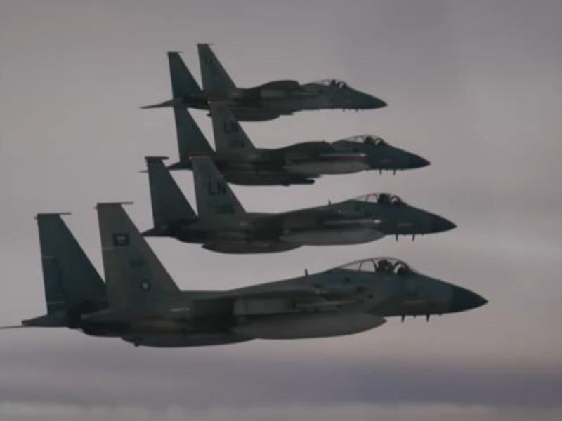 AMERIKANCI SPASILI JEDNOG PILOTA OBORENOG BORBENOG AVIONA U IRANU: Traga se za drugim članom posade! (VIDEO)