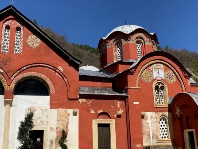 SRAMNI POKUŠAJI BRISANJA SRPSKE ISTORIJE: Albanci našu svetinju na Kosmetu proglasili „vizantijskom“, a srpske ktitore „transformatorima“!