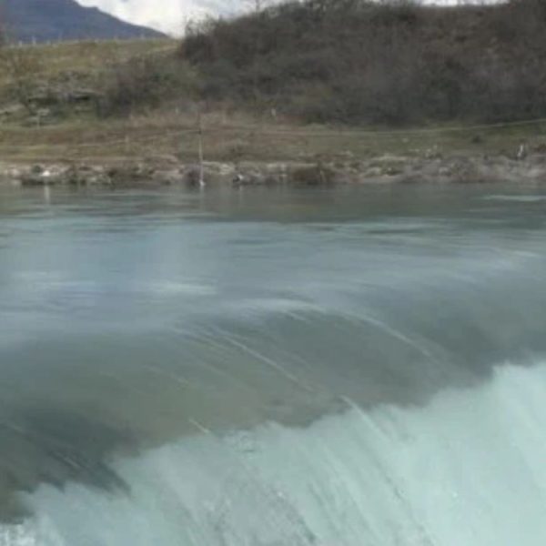 CRNA GORA TRAGA ZA NEPOZNATIM HEROJEM: Stranac skočio u hladnu reku i spasao život dečaku (11)!