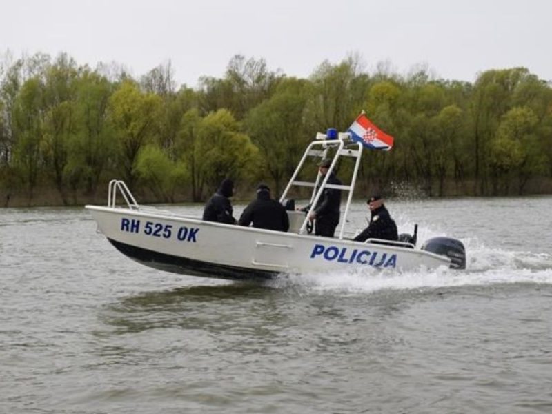 DRAMA U HRVATSKOJ: Iz reke Save spaseno 30 migranata, osmoro hitno hosptalizovano zbog hipotermije!