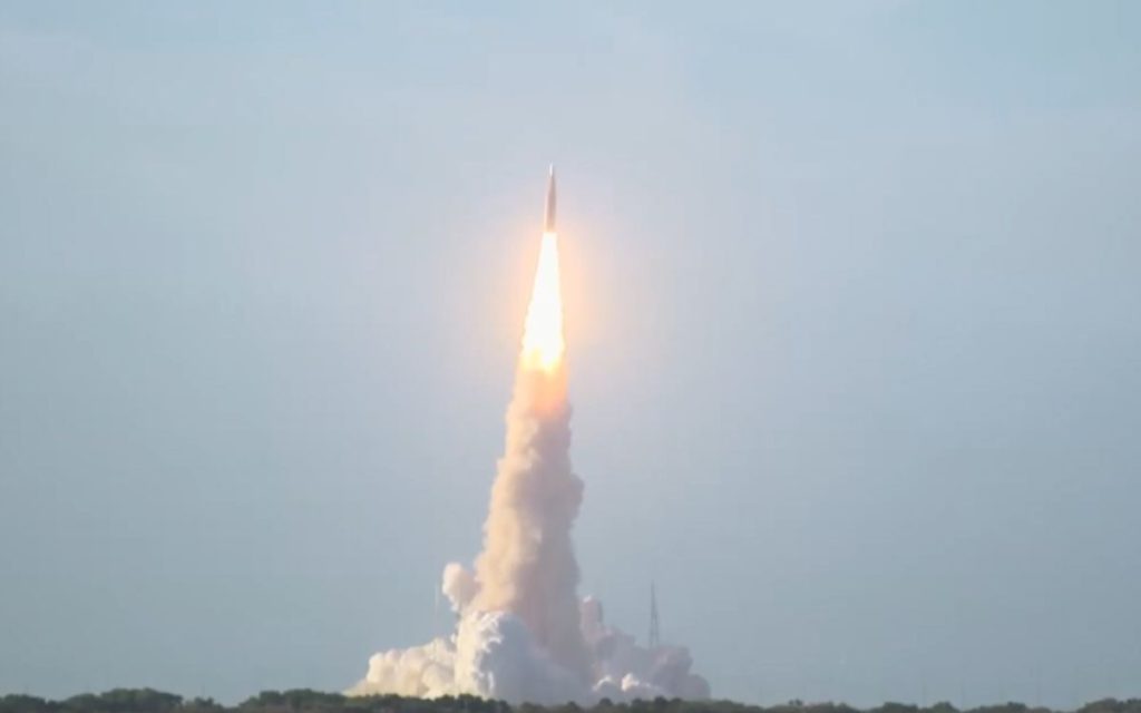 NASA LANSIRALA MISIJU ARTEMIS II: Prvi let sa posadom krenuo ka Mesecu posle više od 50 godina! (VIDEO)