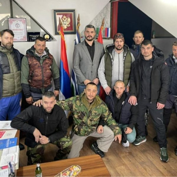 BRATSKI DOČEK NA ŽABLJAKU: Srpski policajci hodočasnici ušli u Crnu Goru, nastavljaju put Ostroga za malu Sofiju i Feđu!