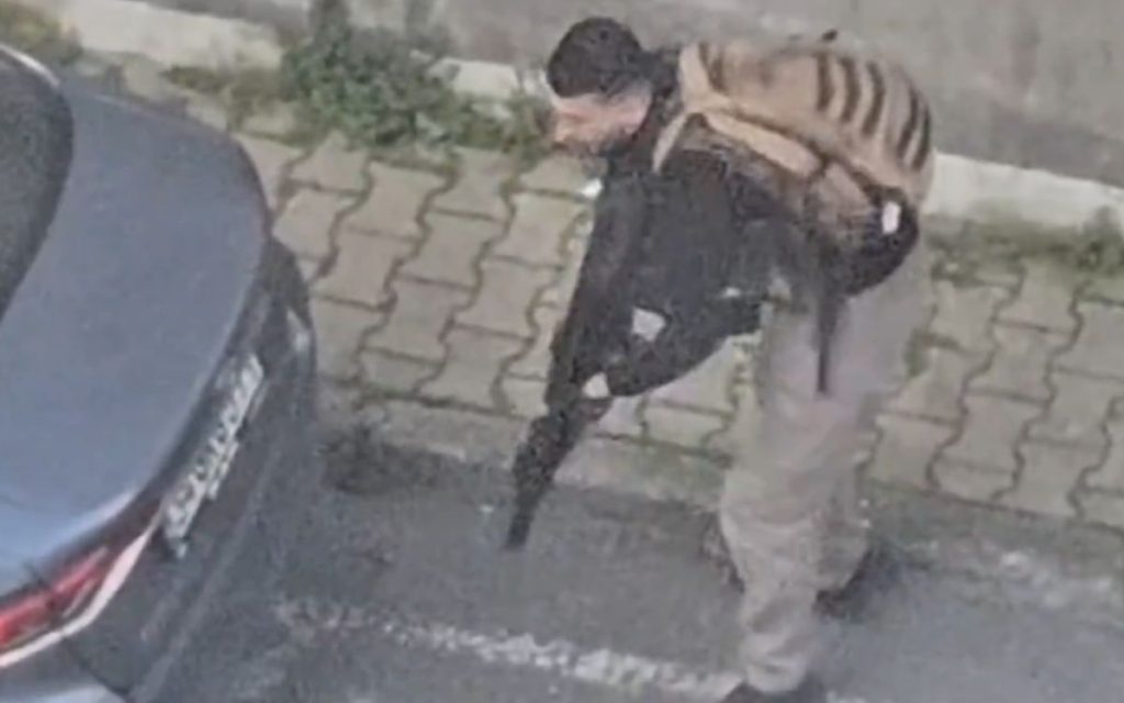 TEROR U ISTANBULU: Pucnjava kod zgrade izraelskog konzulata, stradale tri osobe, ima ranjenih policajaca! (VIDEO)