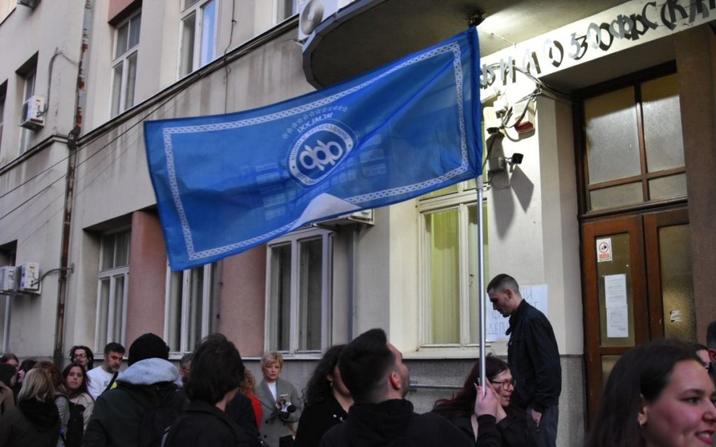 PROTEST STUDENATA FILOZOFSKOG U NIŠU: Zbog ukidanja tri odseka ne znaju sa kog fakulteta će dobiti diplome!