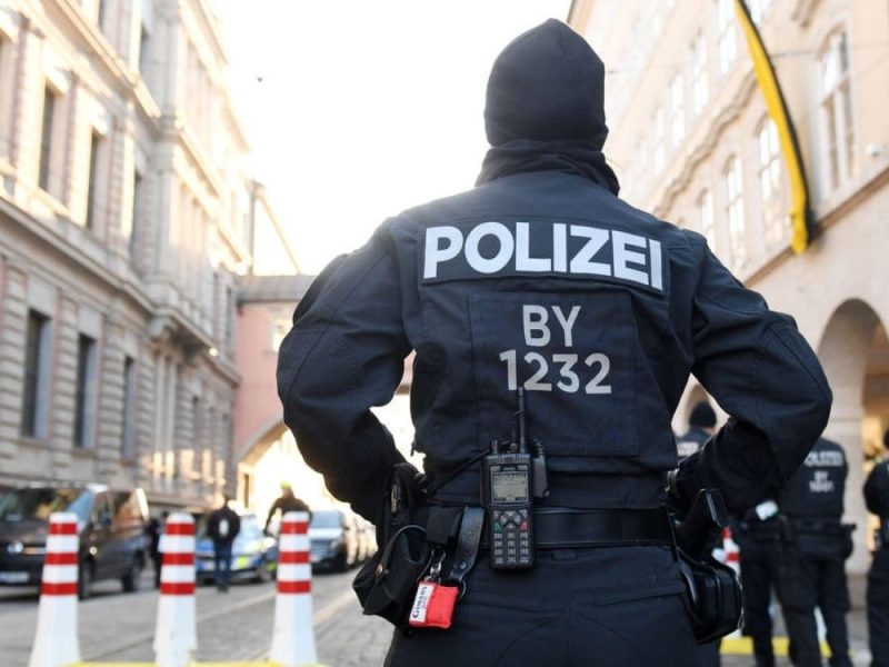 DVA SRBINA UHAPŠENA U MINHENU: Brutalno pretukli i izboli muškarca (41), prethodno se sukobili sa „grupom pankera“!