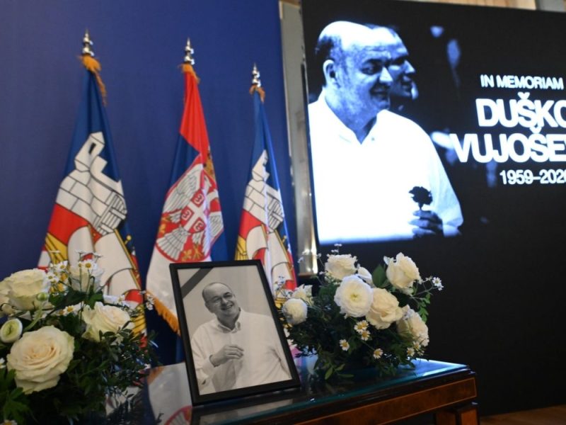 ODRŽANA KOMEMORACIJA DUŠKU VUJOŠEVIĆU: Beograd se oprostio od legendarnog trenera uz suze i ovacije! (FOTO GALERIJA)