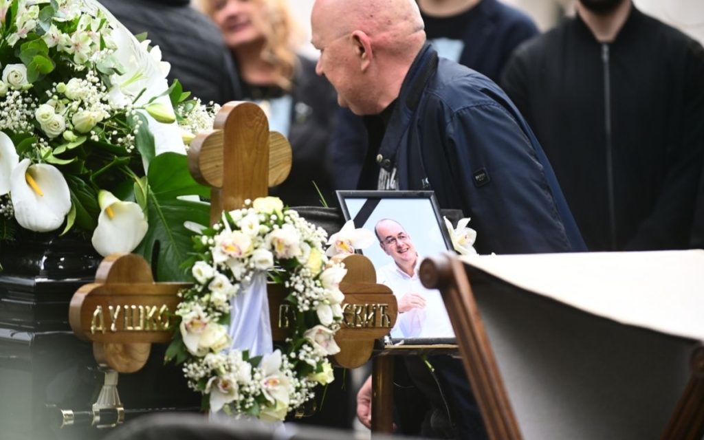 DUŠKO VUJOŠEVIĆ SAHRANJEN U ALEJI ZASLUŽNIH GRAĐANA: Ispraćaj legendarnog trenera okupio velika imena sporta, politike i umetnosti!
