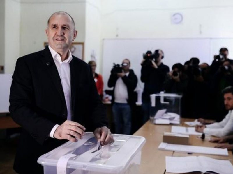 BIVŠI PREDSEDNIK POSTAJE PREMIJER: Rumen Radev ubedljivo pobedio na parlamentarnim izborima u Bugarskoj!