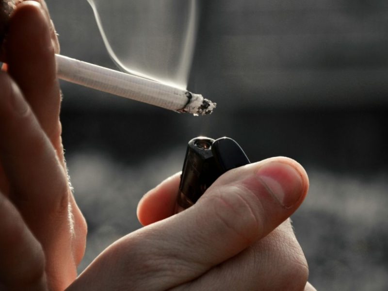 DRAKONSKA MERA U BRITANIJI: Doživotna zabrana kupovine duvanskih proizvoda i vejpova za sve rođene posle 2008. godine!