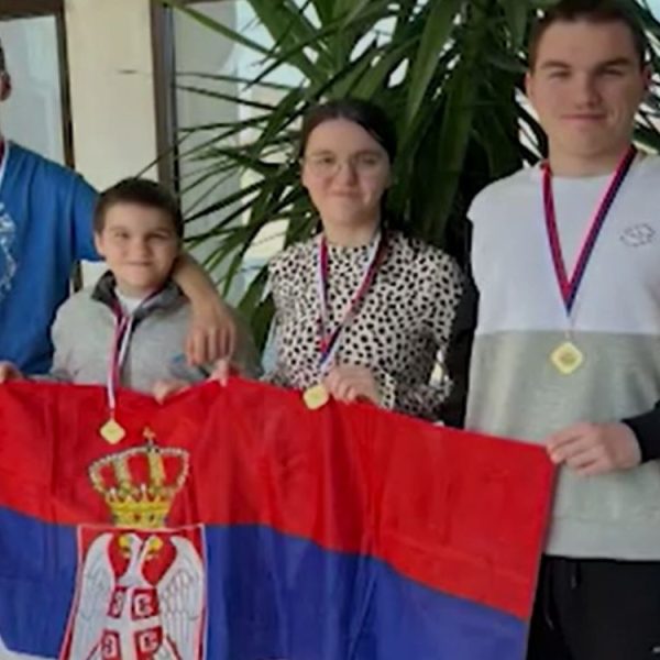PORODICA KAKVA SE RETKO VIĐA: Hadži Purići izvode na životni put četiri đaka, a svi zajedno imaju preko 300 medalja! (VIDEO)