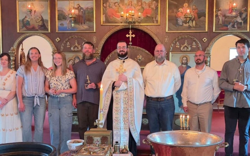 DIVNE VASKRŠNJE VESTI IZ AMERIKE: Otac Toma u jednom danu preveo 9 Amerikanaca u pravoslavlje! (VIDEO + FOTO)