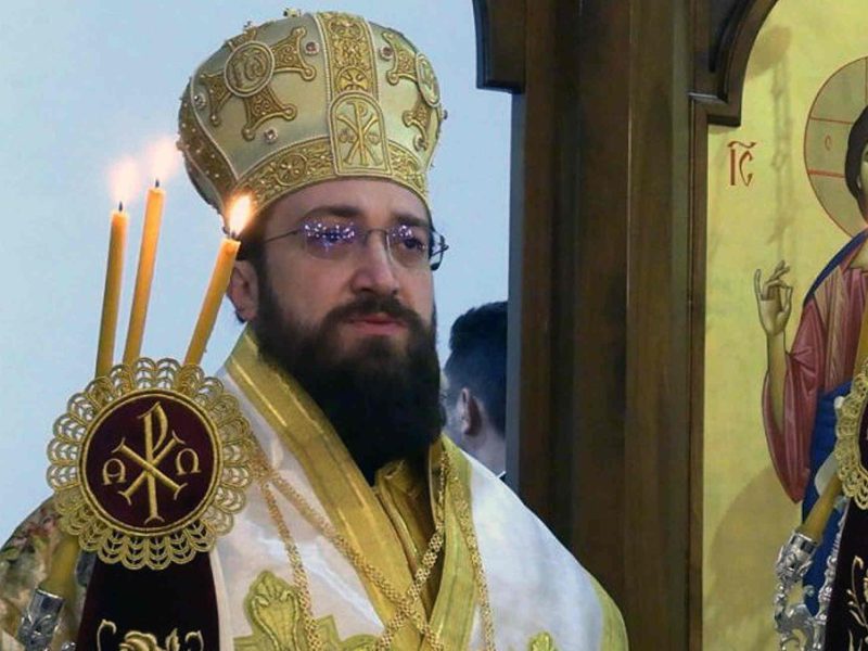 UGLEDNI SRBI IZ ENGLESKE UPUTILI PISMO PATRIJARHU: „Vladika Nektarije unosi haos i razdor među vernike, svog šofera proizveo u sekretara, a sveštenicima zabranjuje da pričešćuju ljude!“ (FOTO)