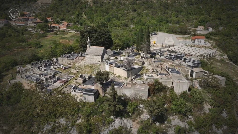 NEVEROVATNA PRIČA IZ DALMACIJE: Privatnik na tuđoj parceli napravio groblje i mrtvačnicu, neizvesna sudbina pokojnika!