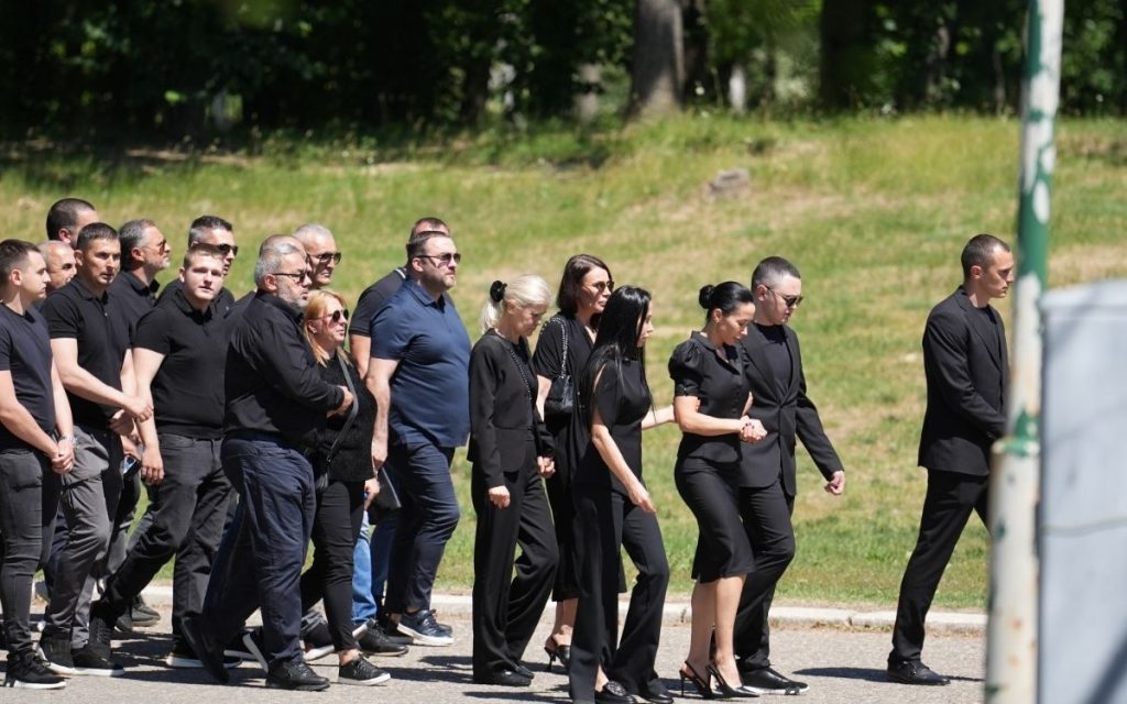 SAHRANJEN ALEKSANDAR NEŠOVIĆ: Porodica i prijatelji ga ispratili na večni počinak, istraga brutalnog ubistva i dalje traje!