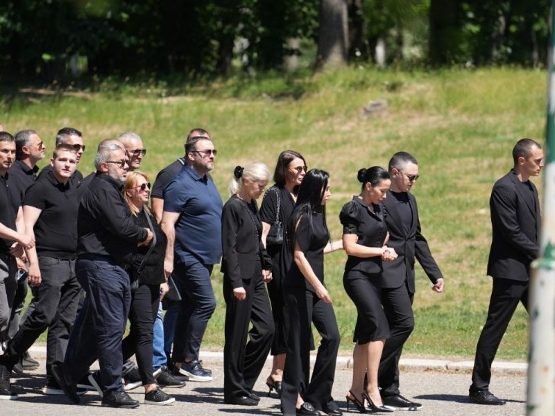 SAHRANJEN ALEKSANDAR NEŠOVIĆ: Porodica i prijatelji ga ispratili na večni počinak, istraga brutalnog ubistva i dalje traje!