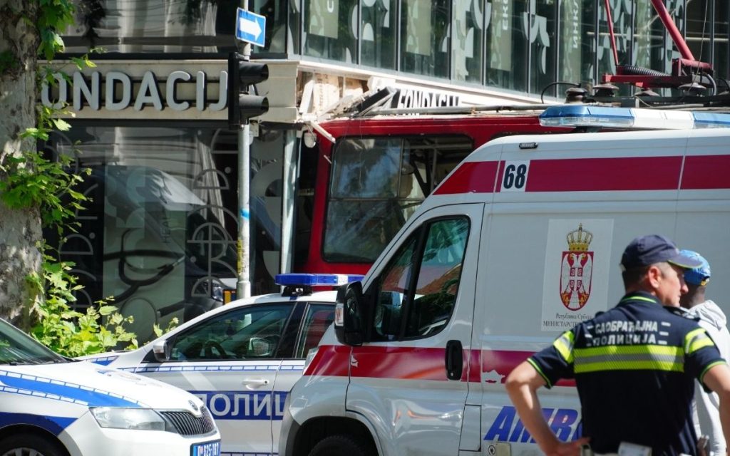 TUŽILAŠTVO HITNO REAGOVALO: Traži se uzrok iskakanja tramvaja, povređeno 15 osoba, među njima i dvoje dece!