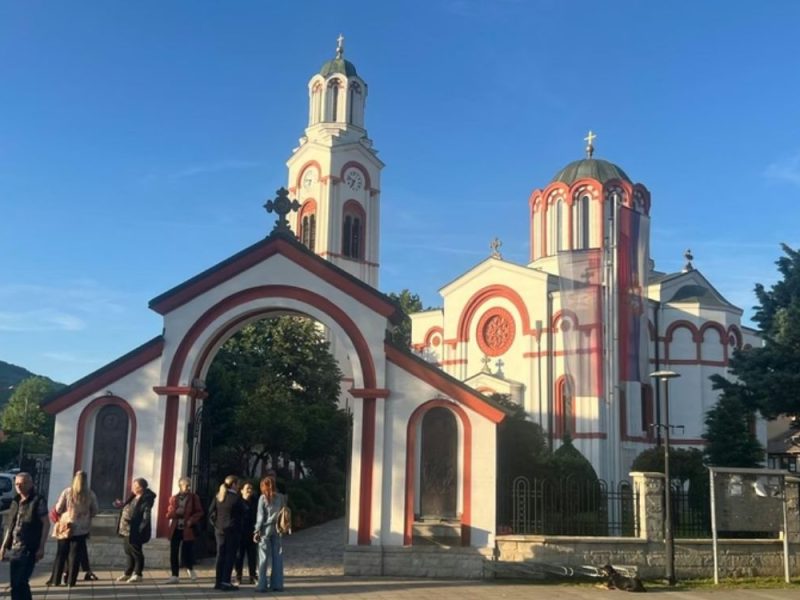 NEPRAVDA DIGLA TRSTENIK NA NOGE: Oterali sveštenika zato što nije imao tarifu, vernici na ulicama najavljuju bojkot crkve! (VIDEO)
