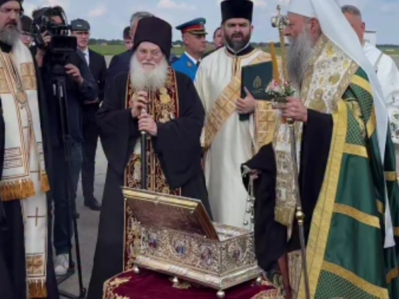 SVETINJA SE VRATILA KUĆI POSLE ŠEST VEKOVA: U Beograd stigao Čudesni pojas Presvete Bogorodice sa Svete Gore! (VIDEO)