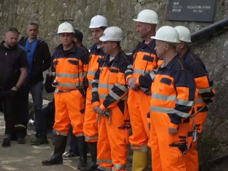 SREĆAN KRAJ DRAME U TREPČI: Izvučeno svih 18 rudara koji su satima bili zarobljeni na 770 metara dubine!