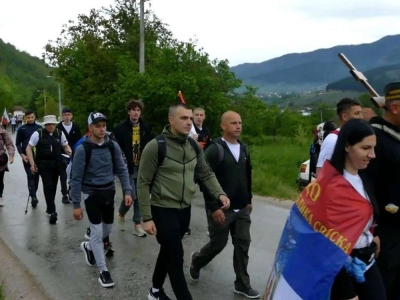 „OVO JE PUT NA KRILIMA DUŠE“: Mladi iz Republike Srpske krenuli peške ka Ostrogu, hodočašće posvetili drugu stradalom u saobraćajnoj nesreći!