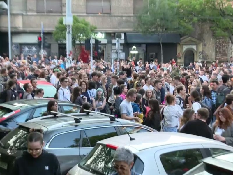PISMO STUDENATA ISPRED RTS-a: MUP i SNS odgovorni za incidente, vidimo se 23. maja na Slaviji! (VIDEO)