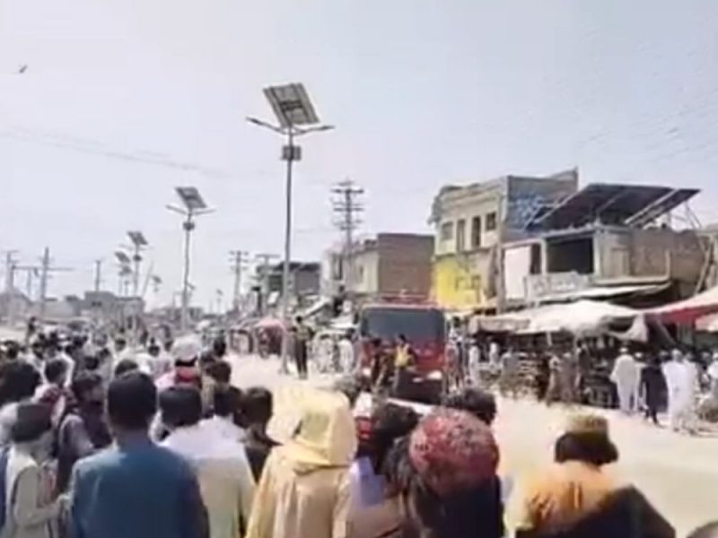 MASAKR NA PIJACI U PAKISTANU: Devetoro poginulih u stravičnoj eksploziji, desetine povređenih u kritičnom stanju! (VIDEO)