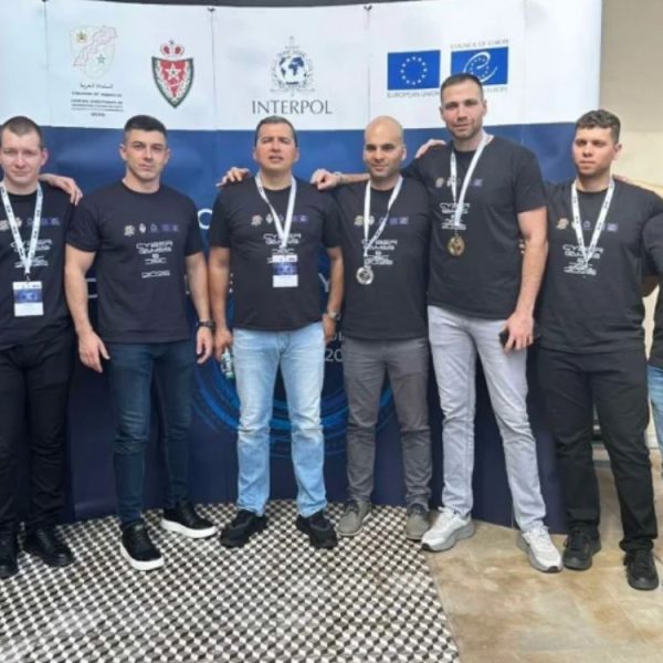 SRBIJA MEĐU NAJBOLJIMA NA SVETU: Naši stručnjaci za sajber bezbednost osvojili zlato i srebro na takmičenju Interpola!