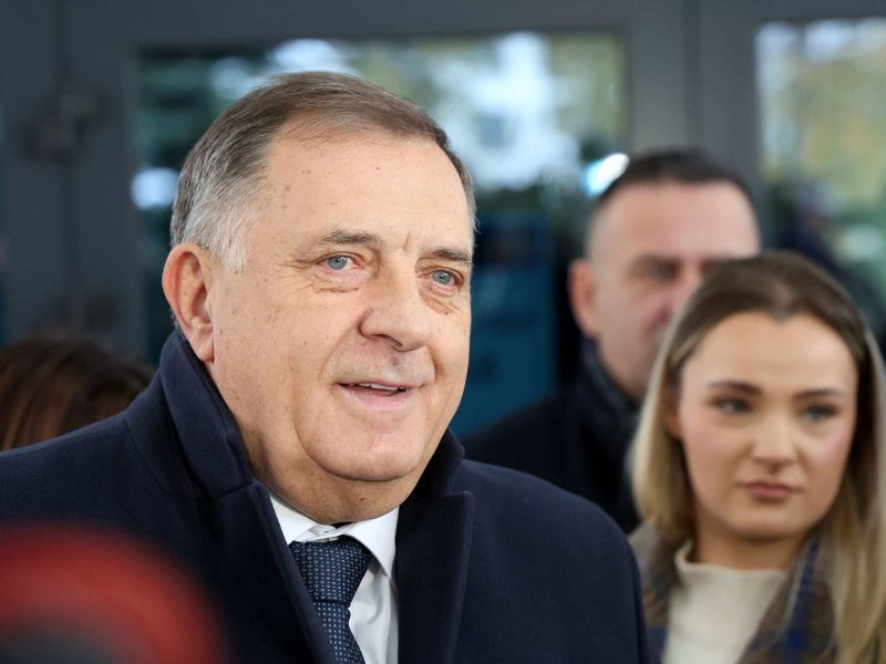DODIK SA LEGENDOM NBA I ČIKAGO BULSA: Bivši predsednik RS imao kratak susret sa jednim od najpoznatijih košarkaša svih vremena! (FOTO)