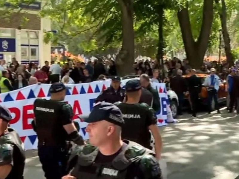NAPETO U KULI: Policija napravila obruč oko pristalica SNS, građani se okupili pred konstitutivnu sednicu!