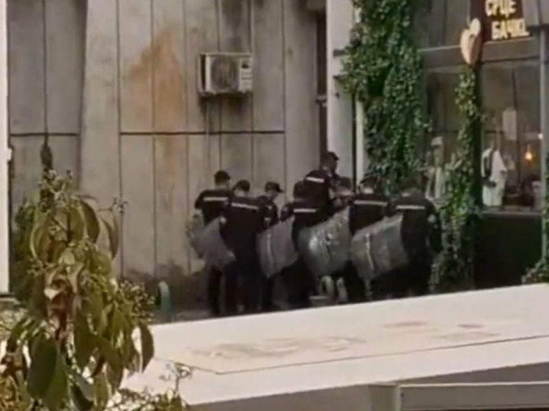 POLICIJA UŠLA U SKUPŠTINU OPŠTINE KULA: Studenti ne dozvoljavaju da se ponovi glasanje za predsednika!
