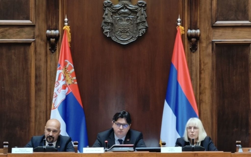 SKUPŠTINSKI ODBOR IPAK PODRŽAO SPORNE IZORNE ZAKONE: Uglješa Mrdić imenovan za izvestioca o promenama u pravosuđu!