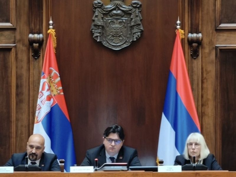 SKUPŠTINSKI ODBOR IPAK PODRŽAO SPORNE IZORNE ZAKONE: Uglješa Mrdić imenovan za izvestioca o promenama u pravosuđu!