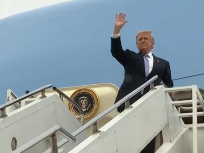 DONALD TRAMP NAPUSTIO KINU: Američki predsednik opisao posetu kao „fantastičnu“, Si kao „istorijsku“! (VIDEO)
