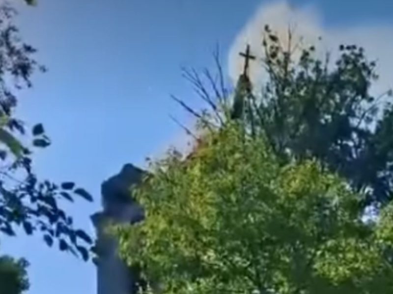 POŽAR PROGUTAO SVETINJU: Izgorela crkva Rođenja Presvete Bogorodice kod Zrenjanina, srušio se čitav krov! (VIDEO)